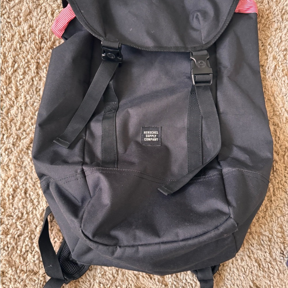 Herschel Supply Co Backpack
Navy Blue
Pre-Owned in Great Shape!